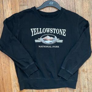 Black Long Sleeve Yellowstone National Park lightweight Sweatshirt - Size Medium